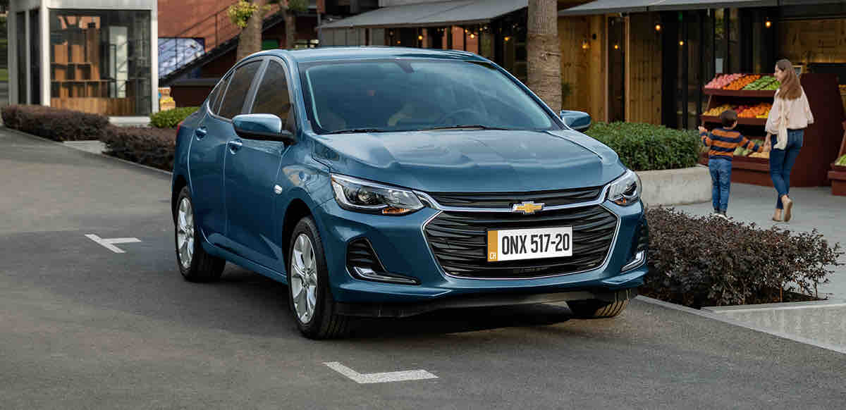 ONIX SEDAN - frontal azul